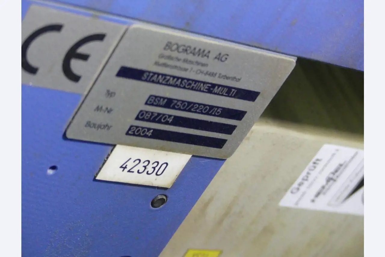 Equipement mécanique et accessoires d'une ancienne imprimerie en héliogravure-18