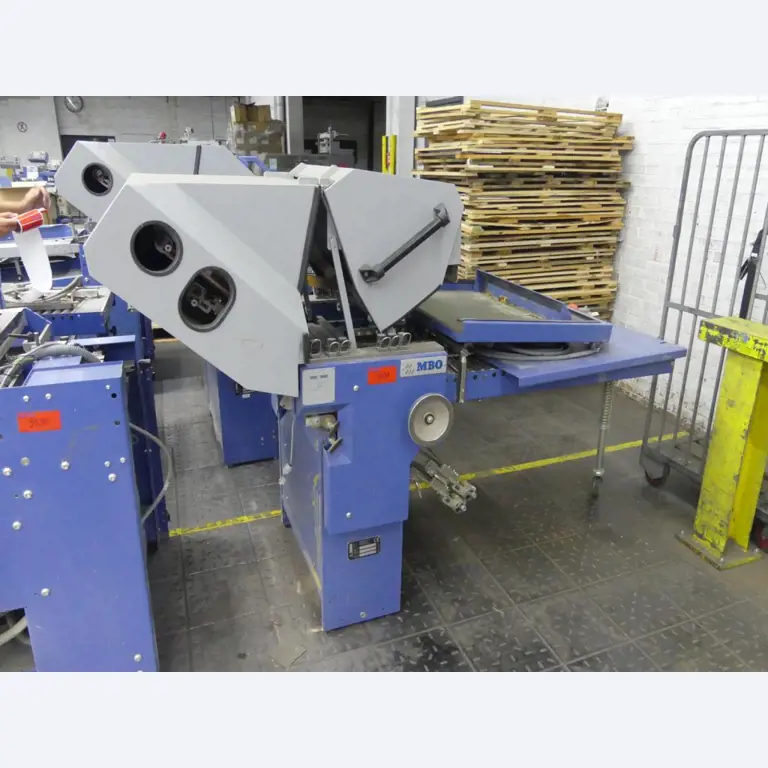 Equipement mécanique et accessoires d'une ancienne imprimerie en héliogravure-1