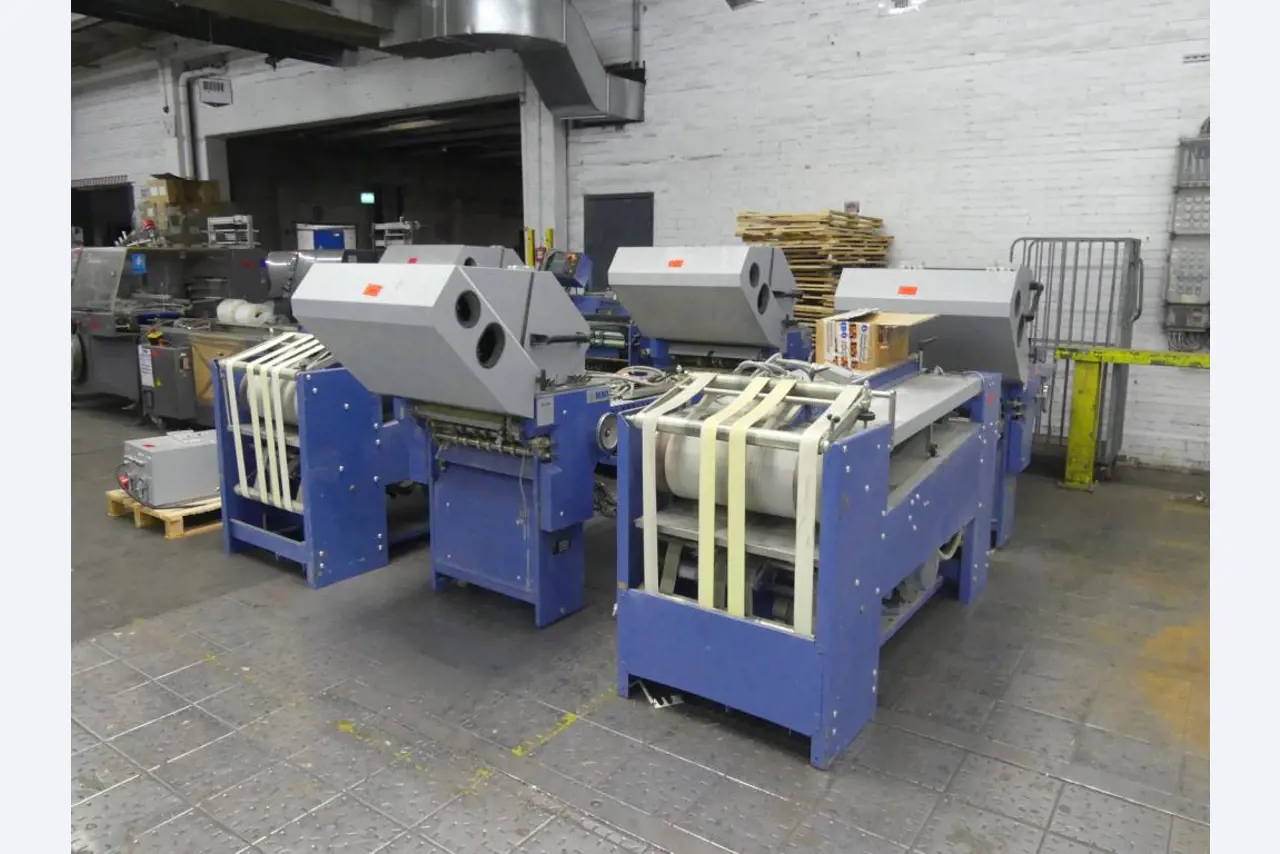 Equipement mécanique et accessoires d'une ancienne imprimerie en héliogravure-20