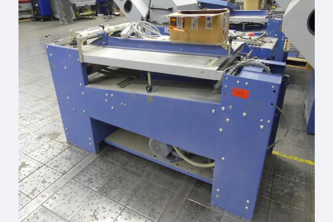 Equipement mécanique et accessoires d'une ancienne imprimerie en héliogravure-3