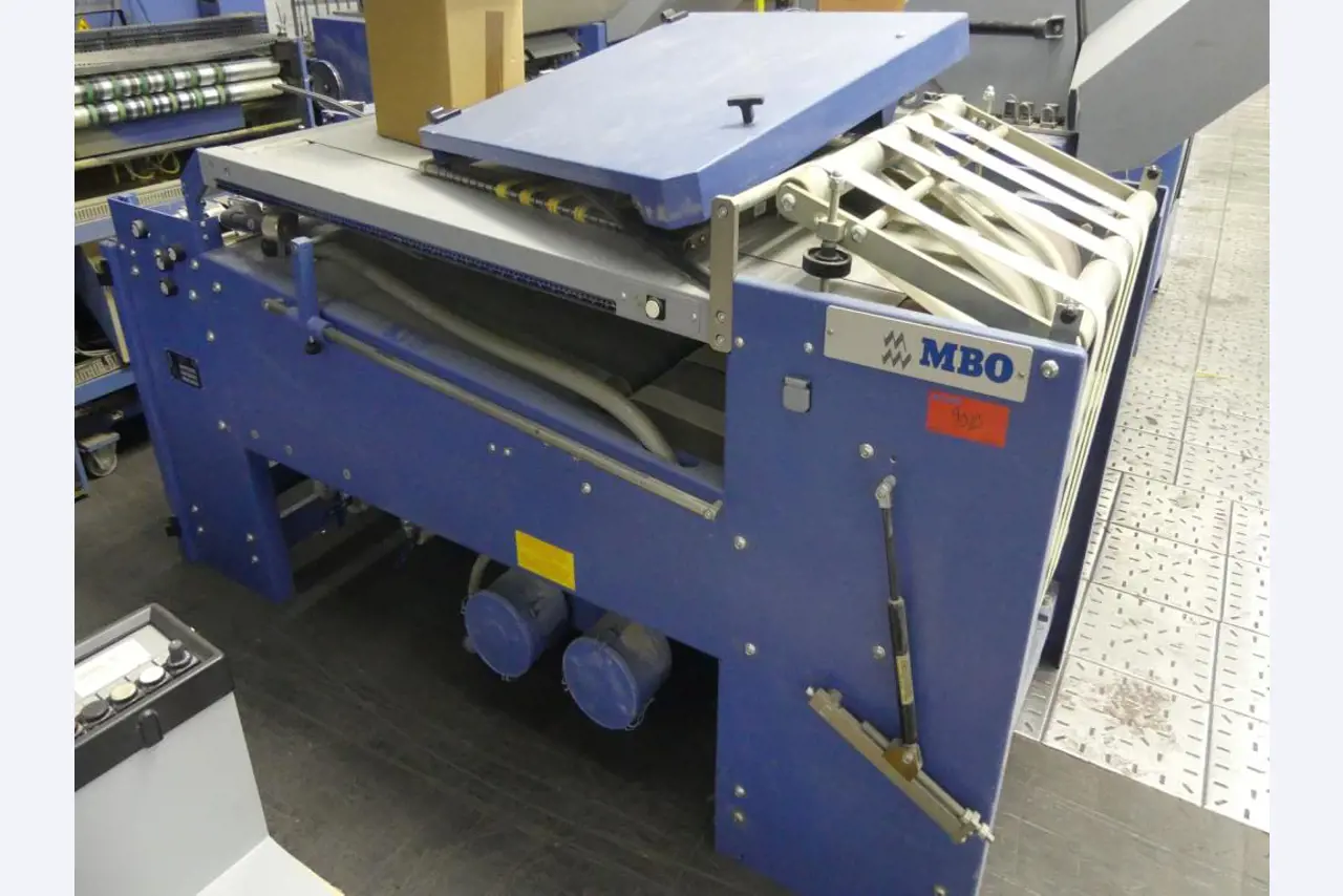 Equipement mécanique et accessoires d'une ancienne imprimerie en héliogravure-9