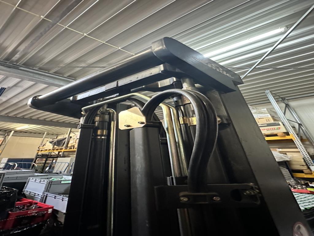 Maquinaria y accesorios de una antigua imprenta de huecograbado-10