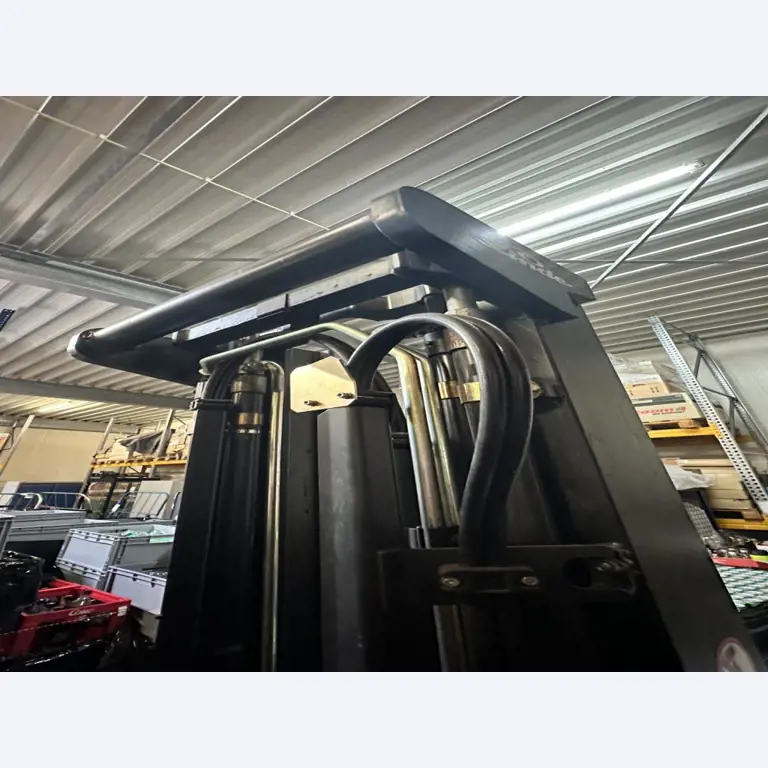 Equipement mécanique et accessoires d'une ancienne imprimerie en héliogravure-10