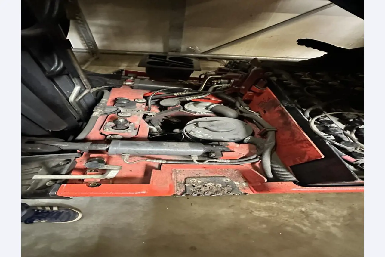 Equipement mécanique et accessoires d'une ancienne imprimerie en héliogravure-13