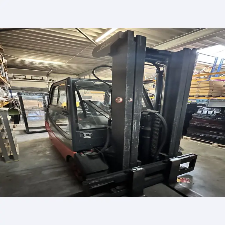 Equipement mécanique et accessoires d'une ancienne imprimerie en héliogravure-2