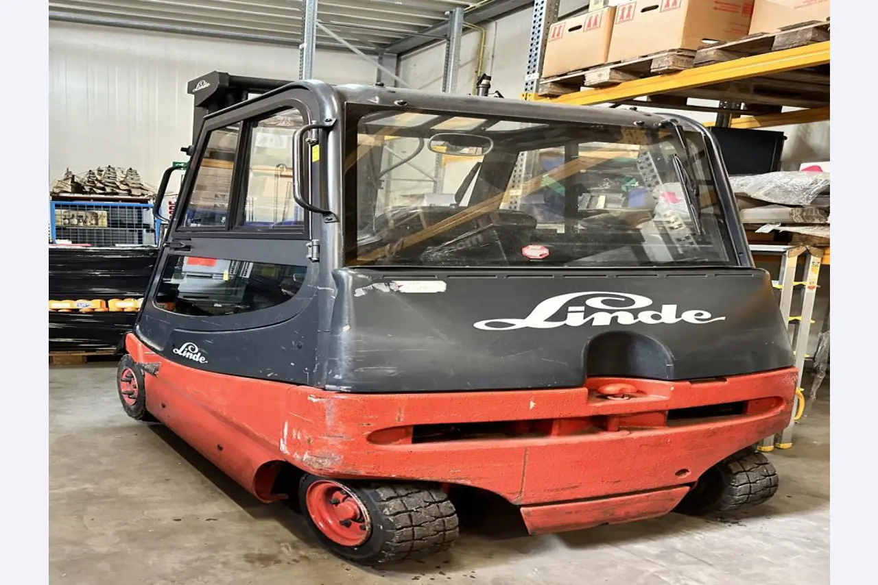 Equipement mécanique et accessoires d'une ancienne imprimerie en héliogravure-3