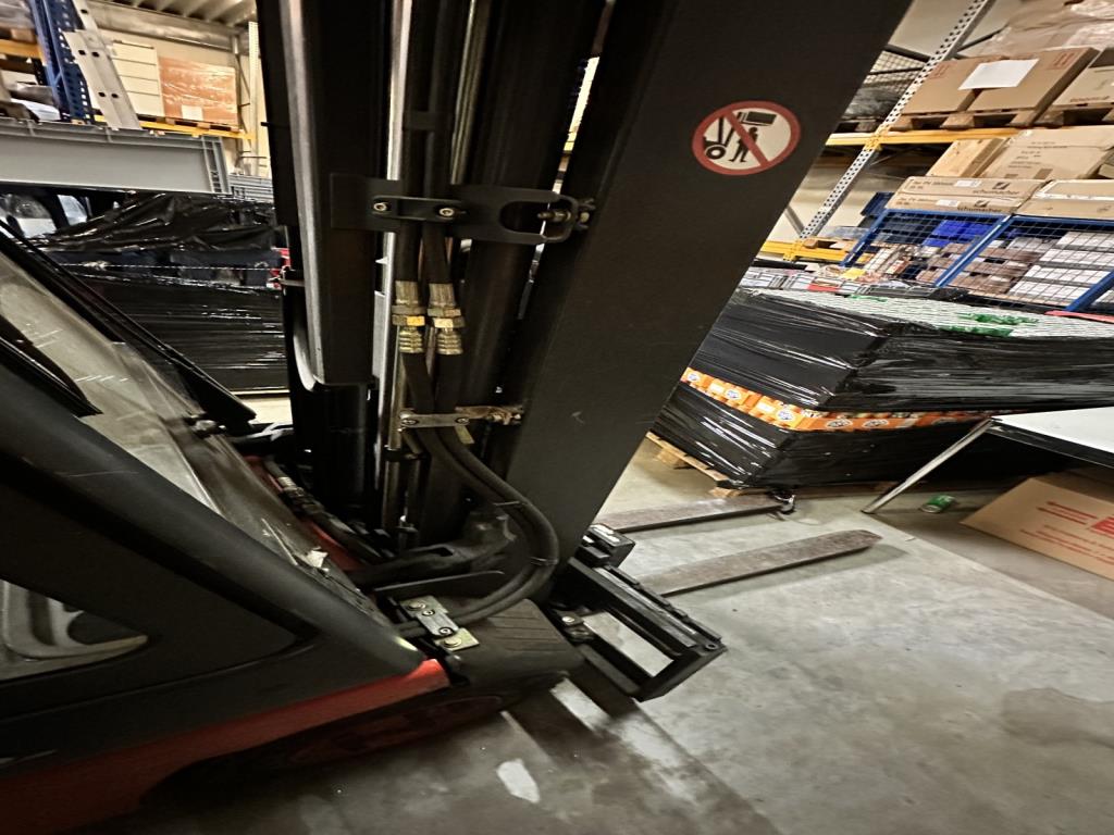 Maquinaria y accesorios de una antigua imprenta de huecograbado-9