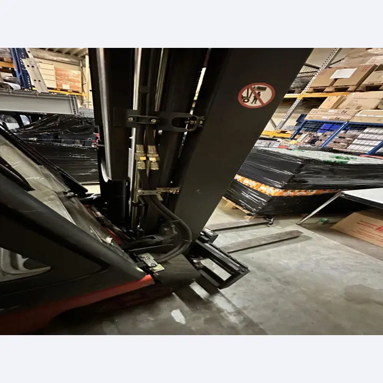 Equipement mécanique et accessoires d'une ancienne imprimerie en héliogravure-9