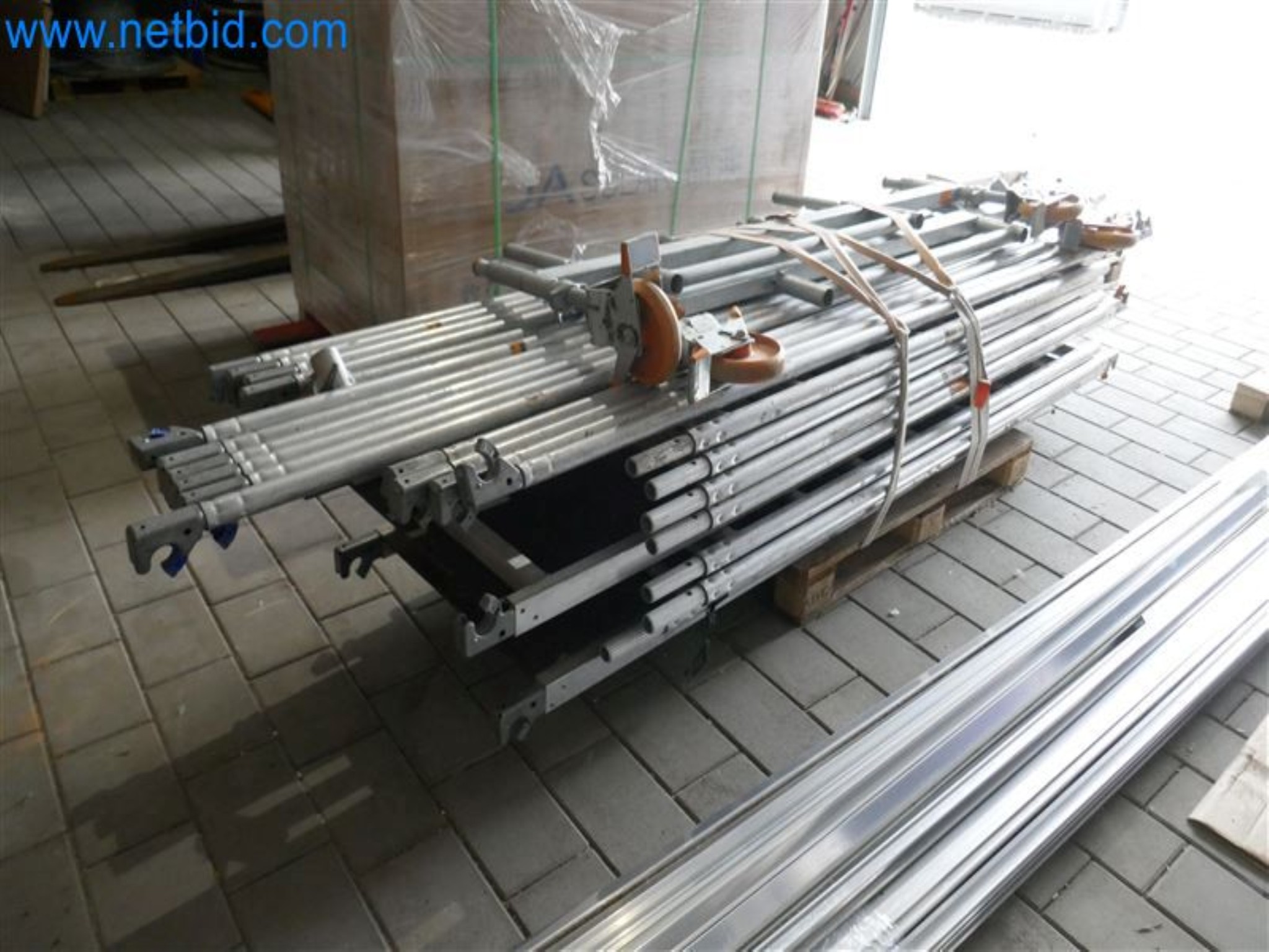 Konstrukcje fotowoltaiczne, narzędzia montażowe, maszyny budowlane-2