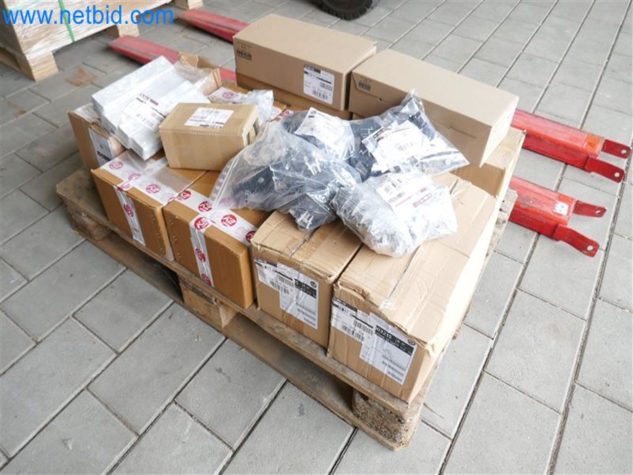 Konstrukcje fotowoltaiczne, narzędzia montażowe, maszyny budowlane-1