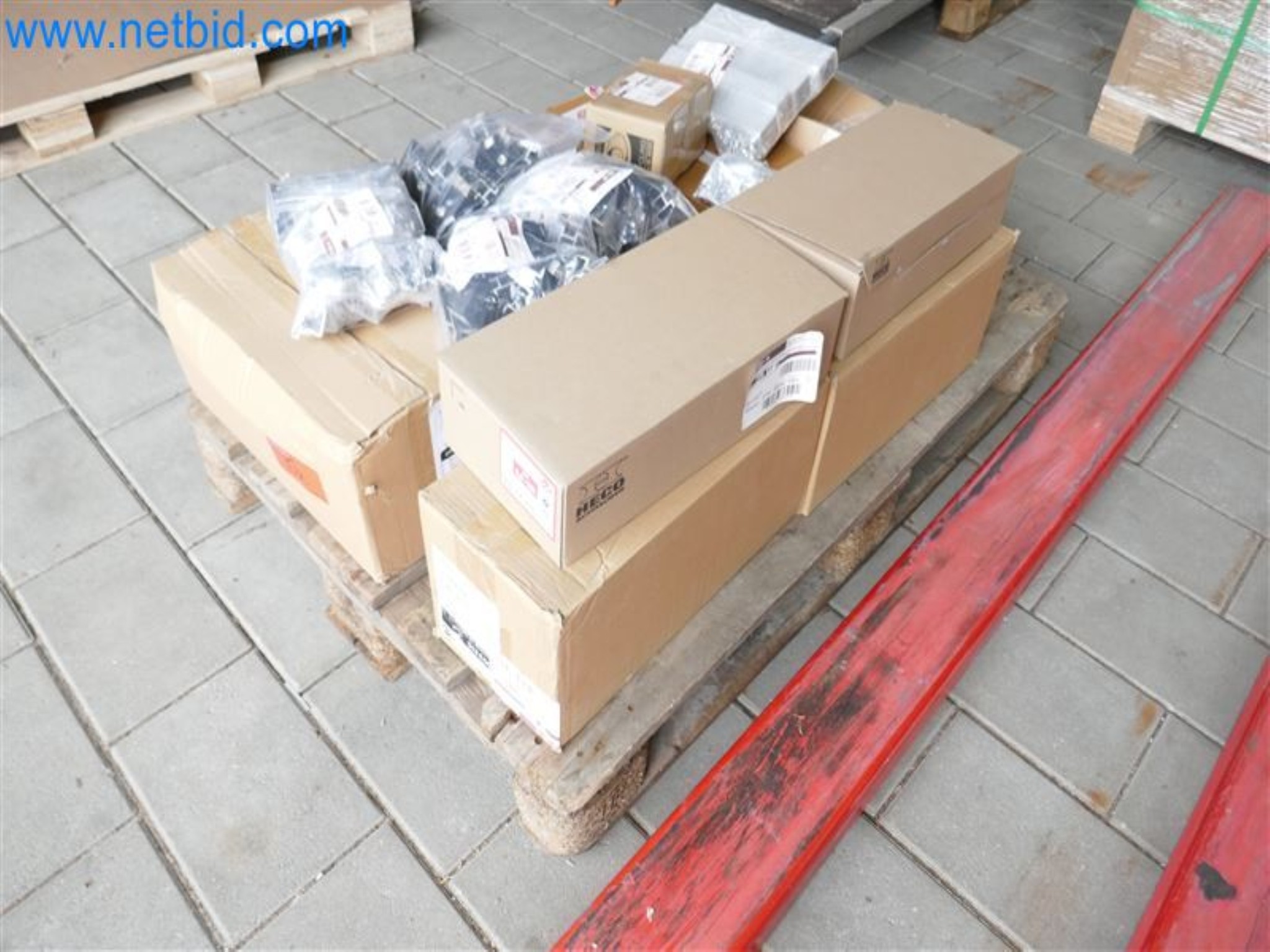 Konstrukcje fotowoltaiczne, narzędzia montażowe, maszyny budowlane-2