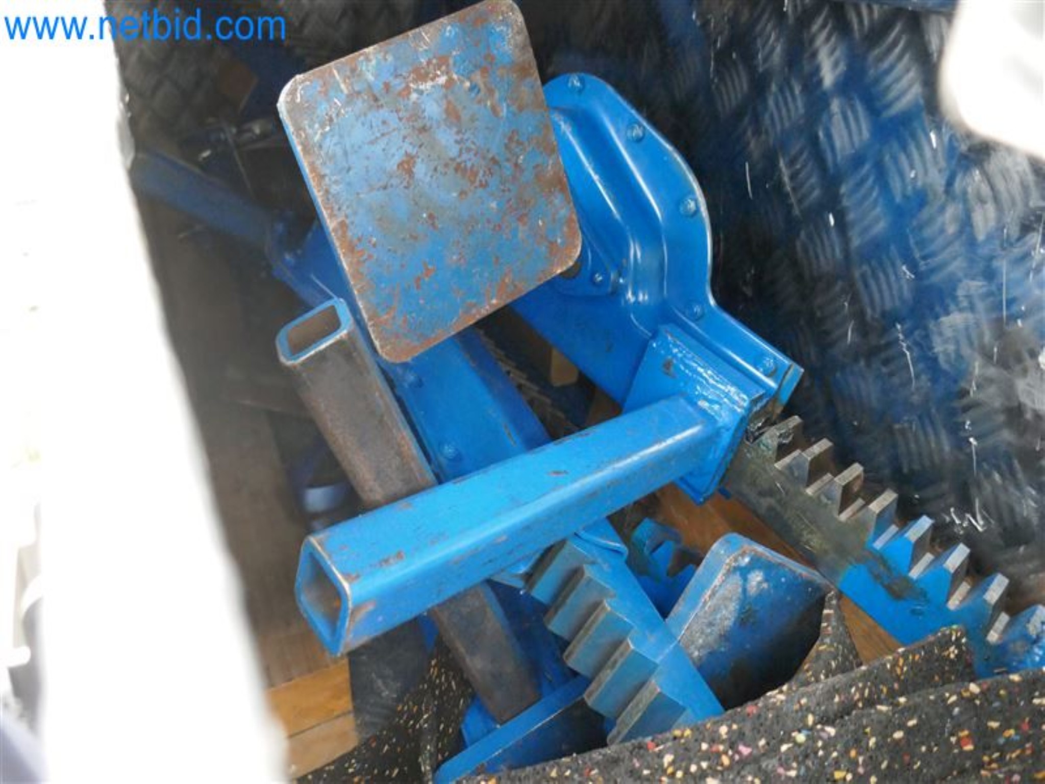 Konstrukcje fotowoltaiczne, narzędzia montażowe, maszyny budowlane-3