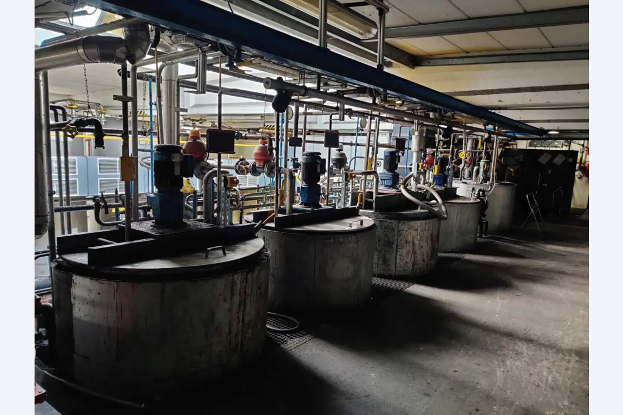 Cadre de tension, installation de postcombustion thermique et divers équipements mécaniques-27