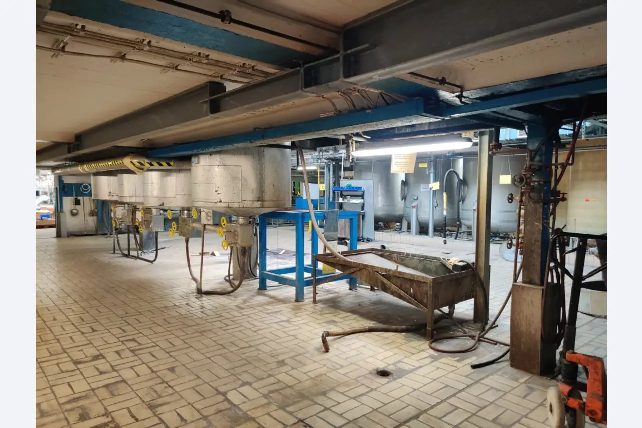 Cadre de tension, installation de postcombustion thermique et divers équipements mécaniques-43