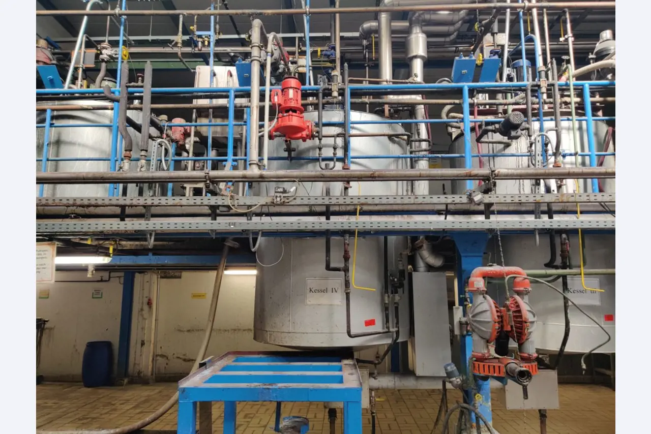 Cadre de tension, installation de postcombustion thermique et divers équipements mécaniques-8