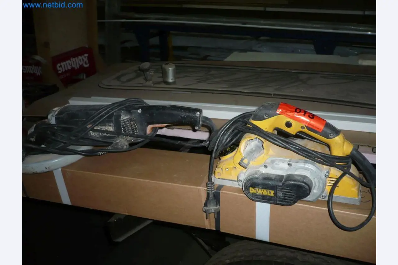 Vybavení montážní firmy pro dveře a okna-1