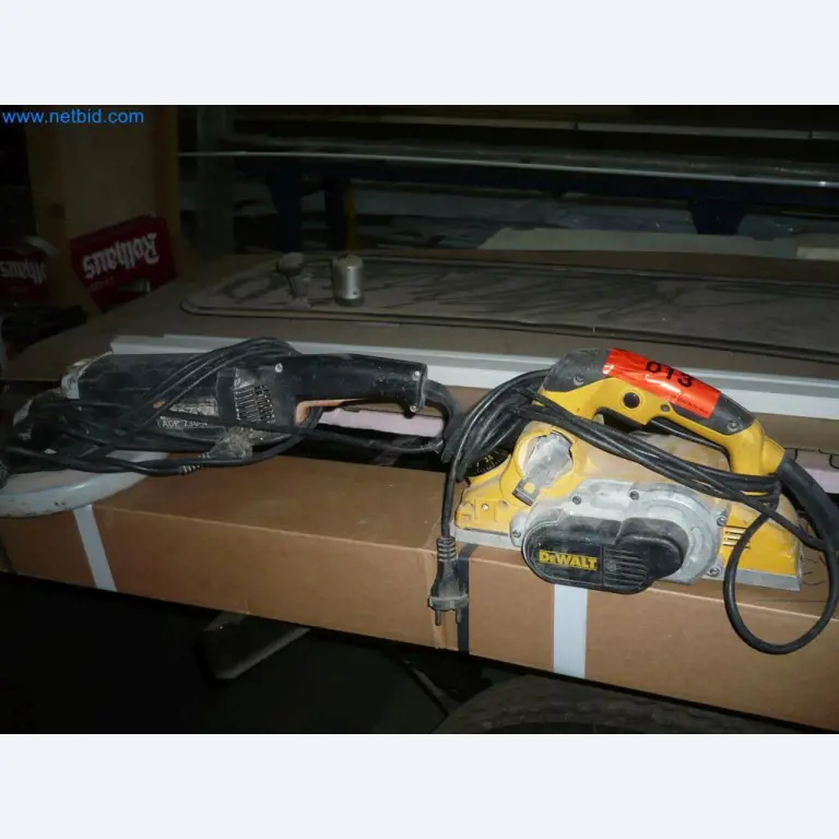 Vybavení montážní firmy pro dveře a okna-1