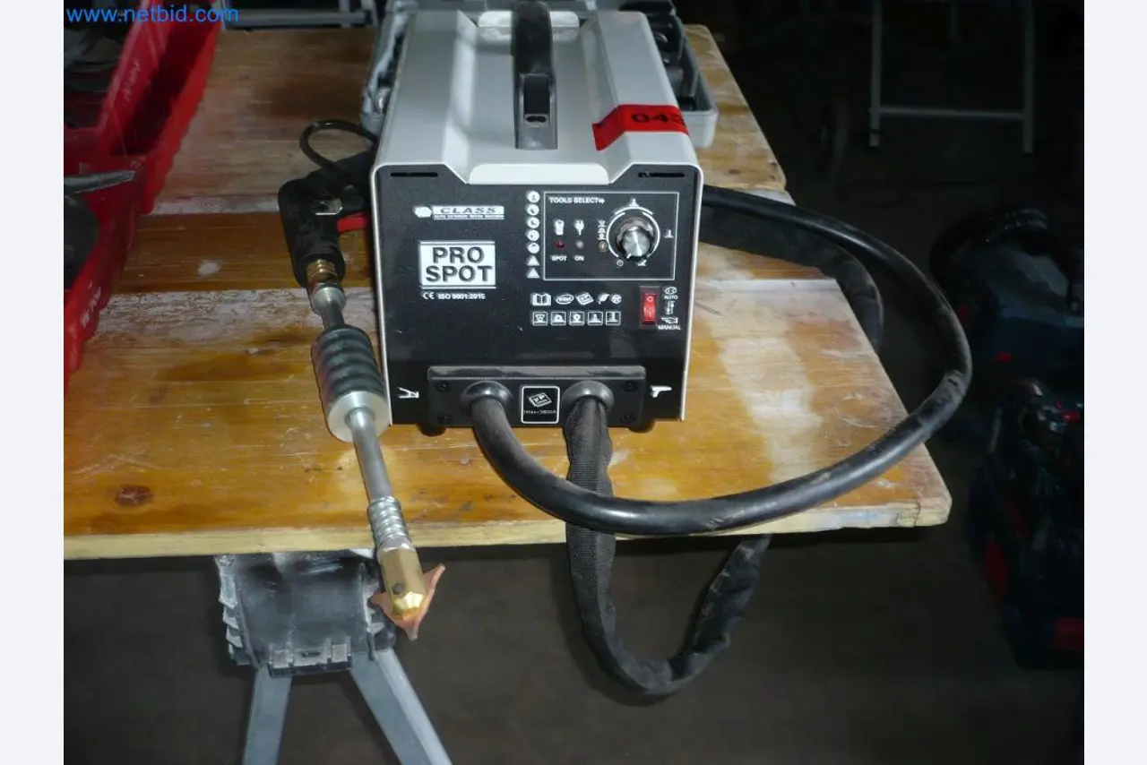 Equipment for a company for the assembly of doors and windows-1