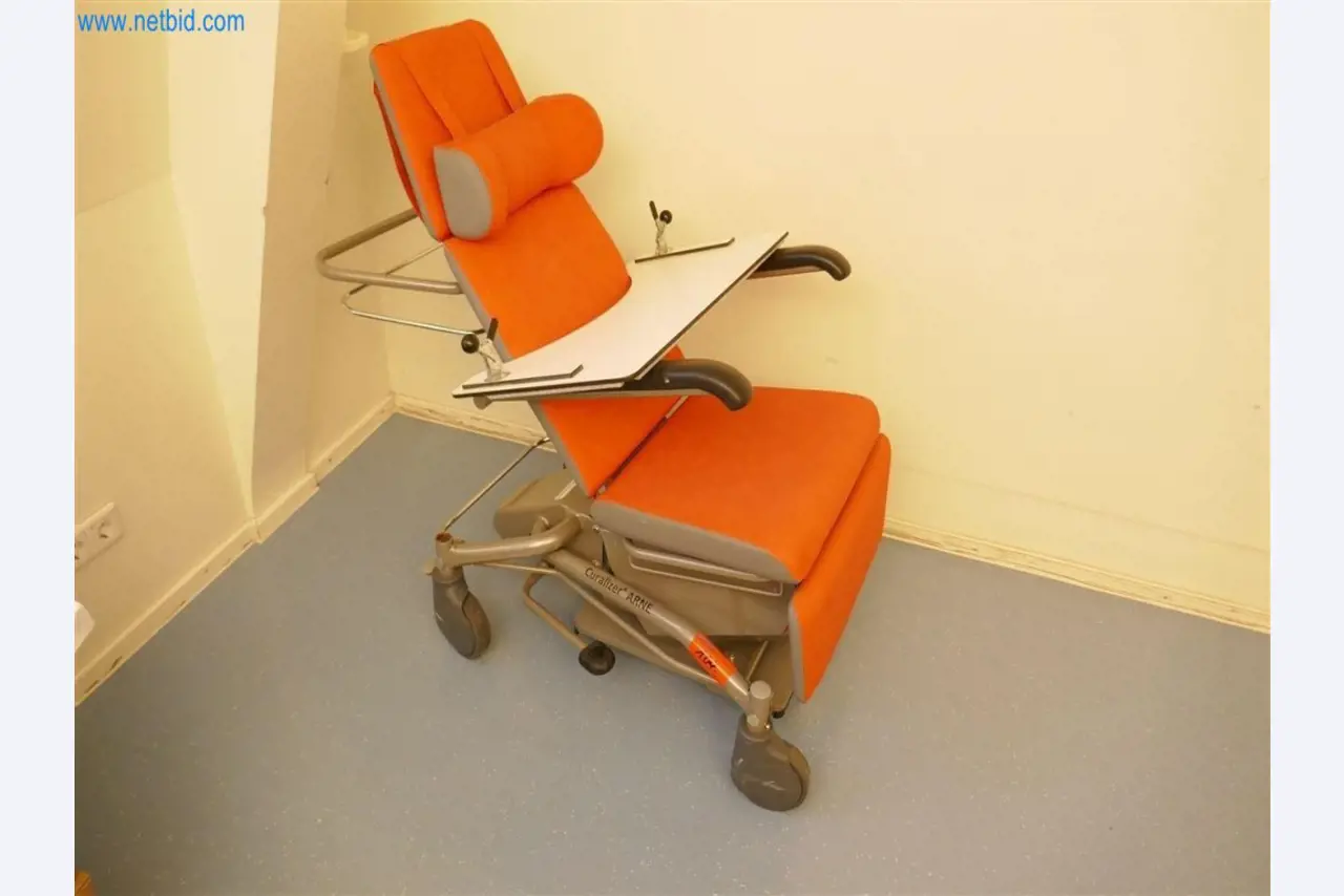 Equipamiento clínico en buen estado-1