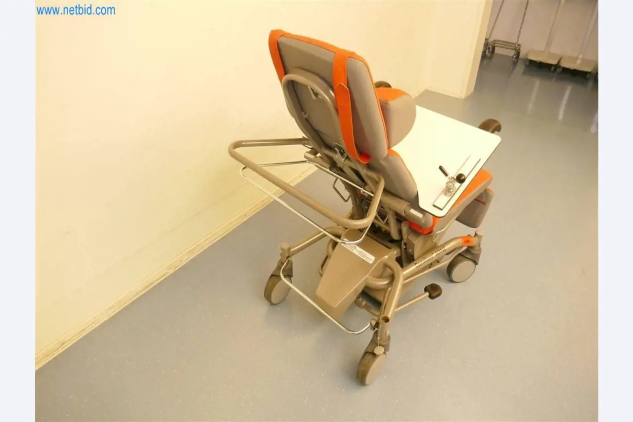 Equipamiento clínico en buen estado-2