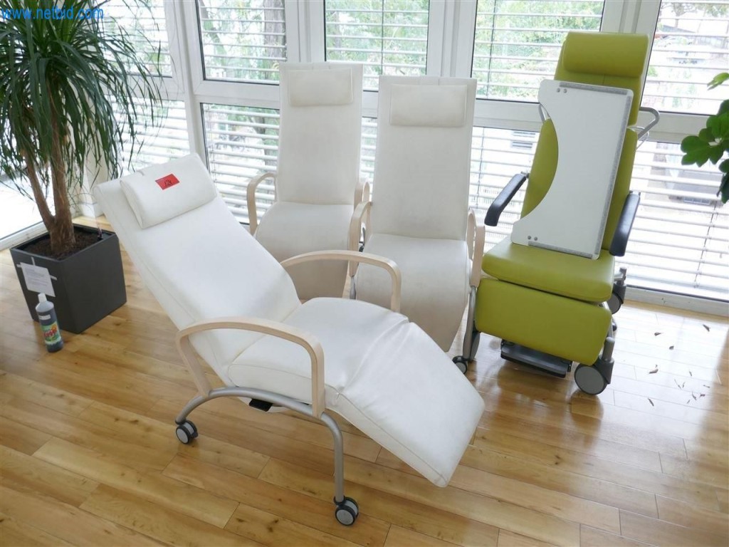 Equipamiento clínico en buen estado-1