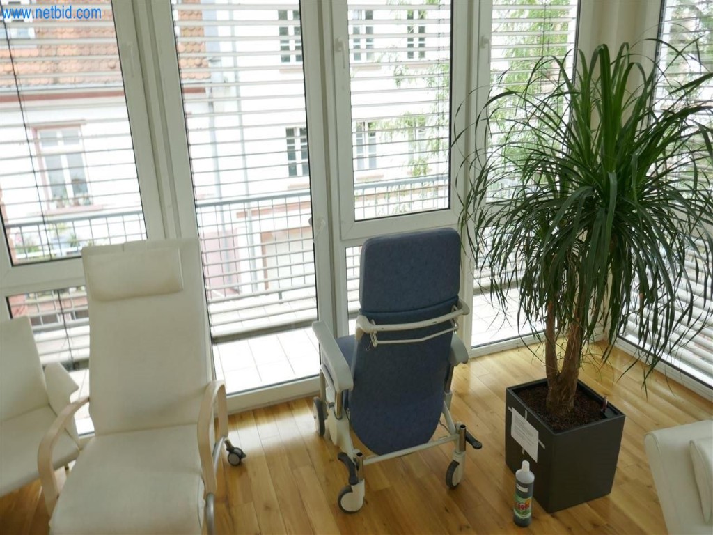 Equipamiento clínico en buen estado-2