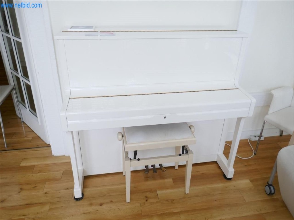 Equipamento clínico bem conservado-2