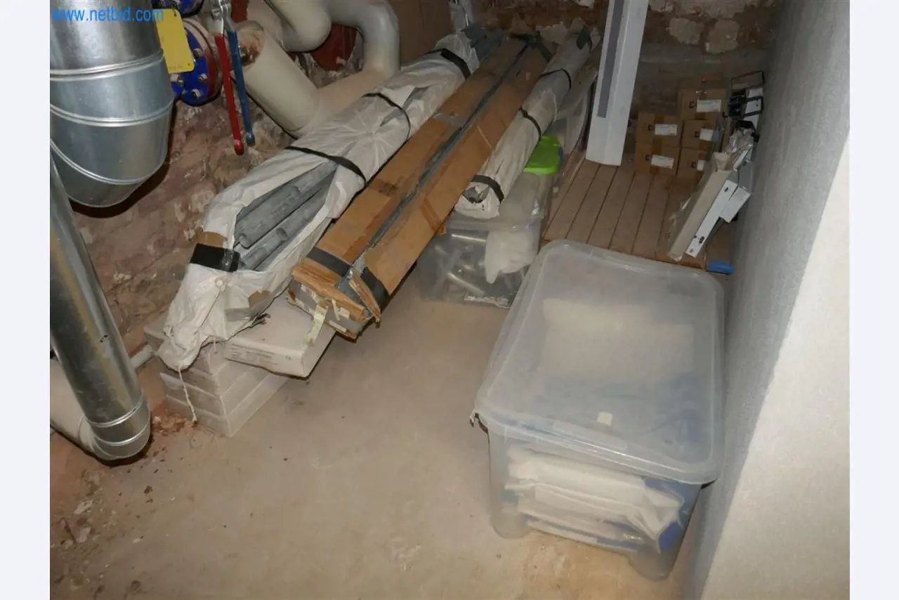 Equipamiento clínico en buen estado-1