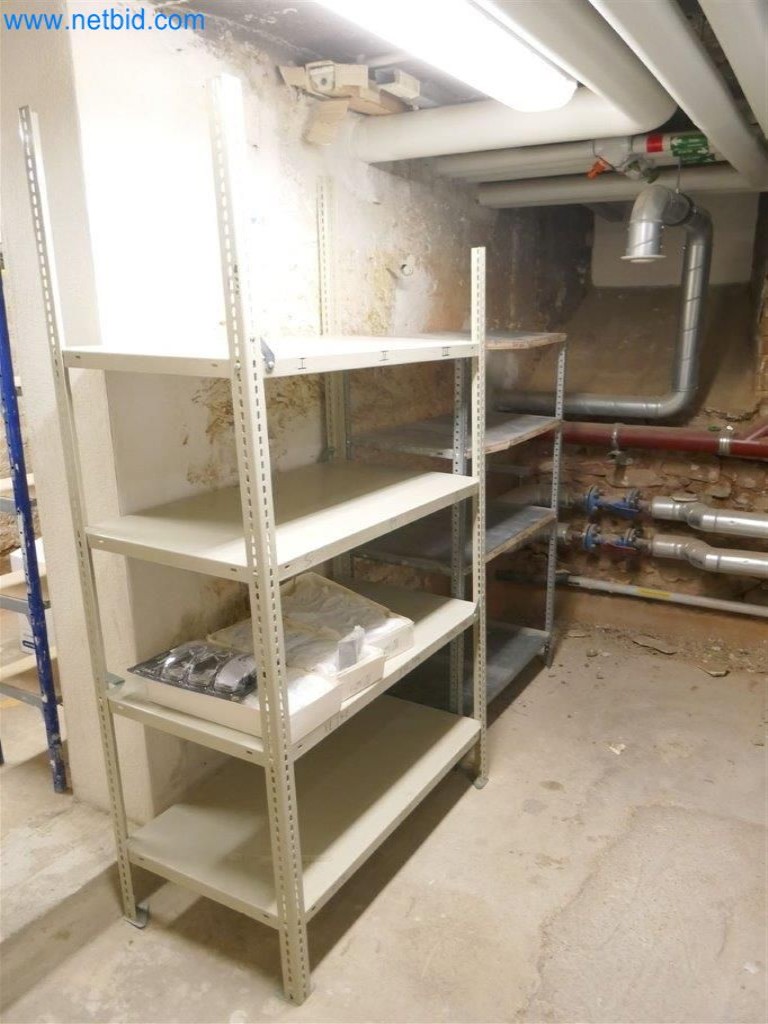 Equipamiento clínico en buen estado-3