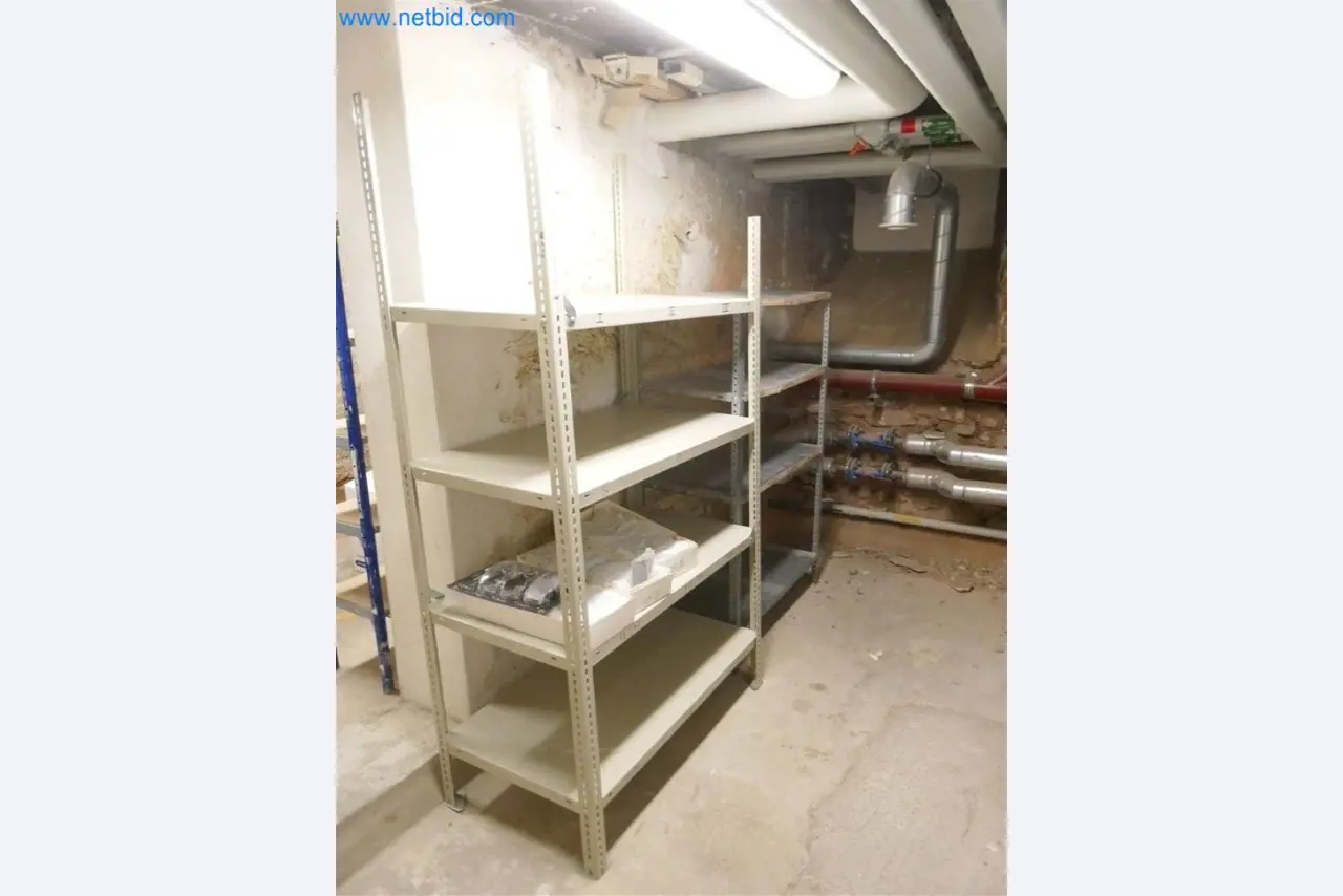 Equipamiento clínico en buen estado-3