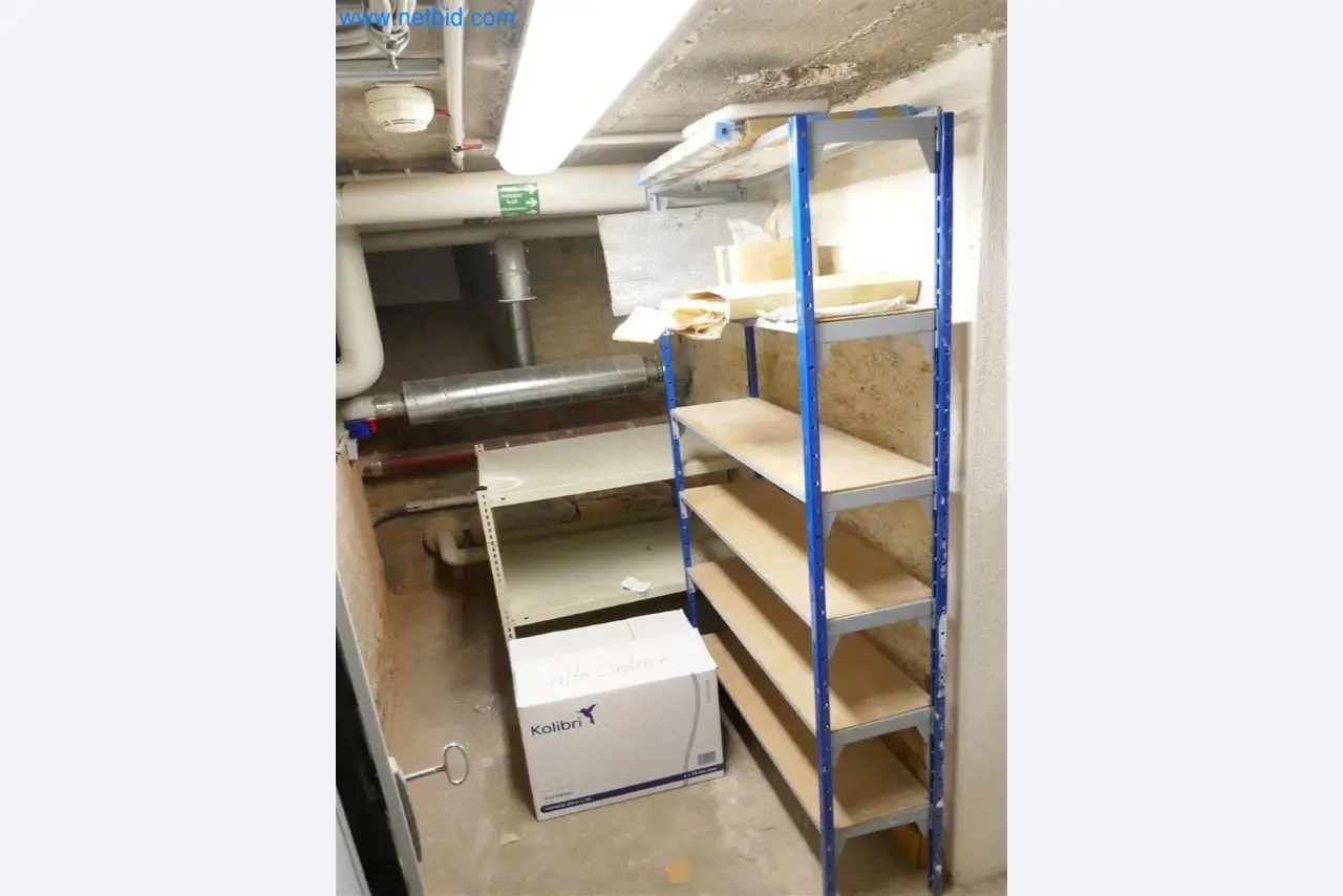 Equipamiento clínico en buen estado-4