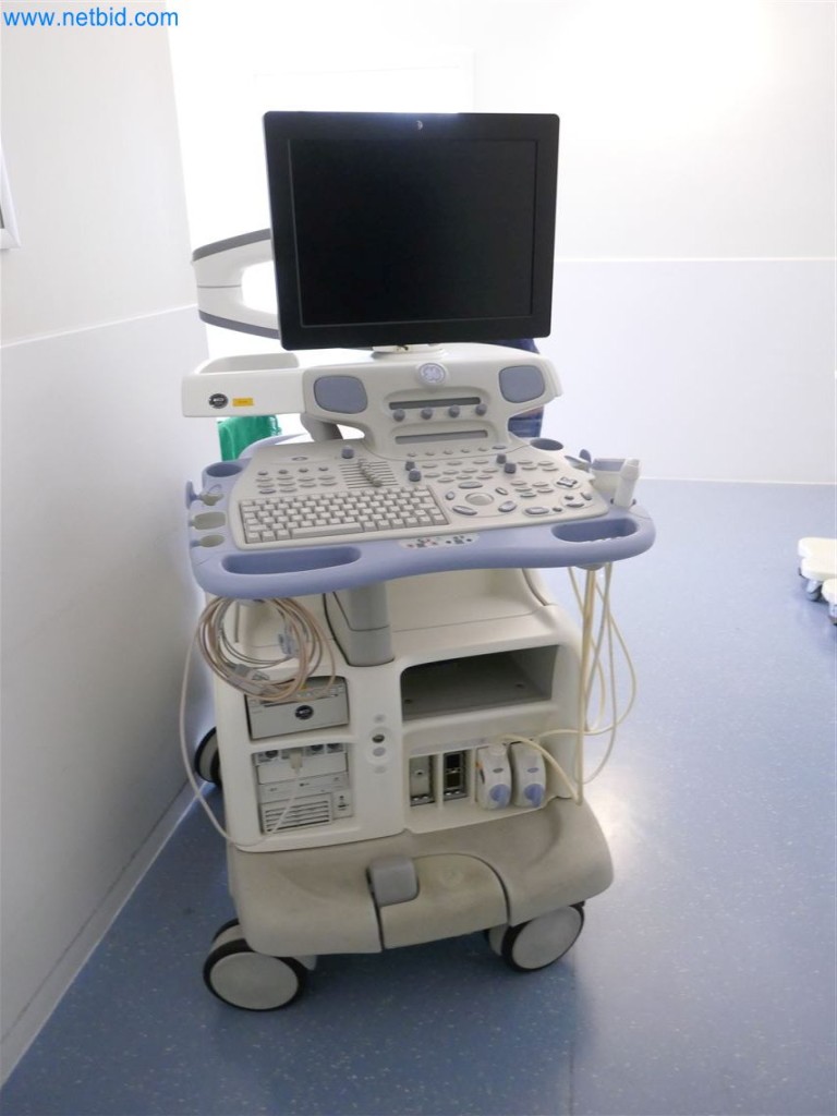 Equipamiento clínico en buen estado-1