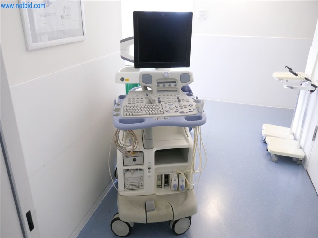 Equipamiento clínico en buen estado-2