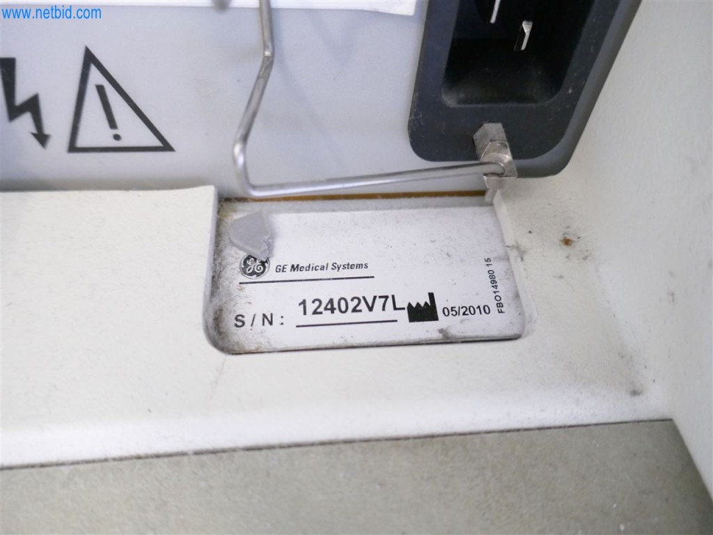 Equipamiento clínico en buen estado-7