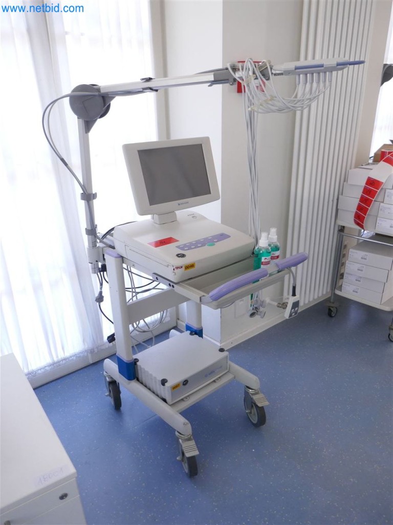 Equipamiento clínico en buen estado-8