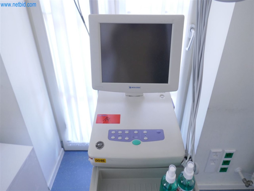 Equipamiento clínico en buen estado-9