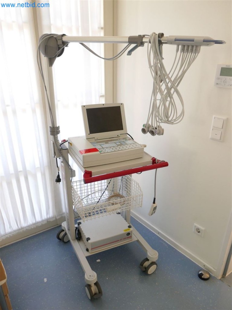 Equipamiento clínico en buen estado-1