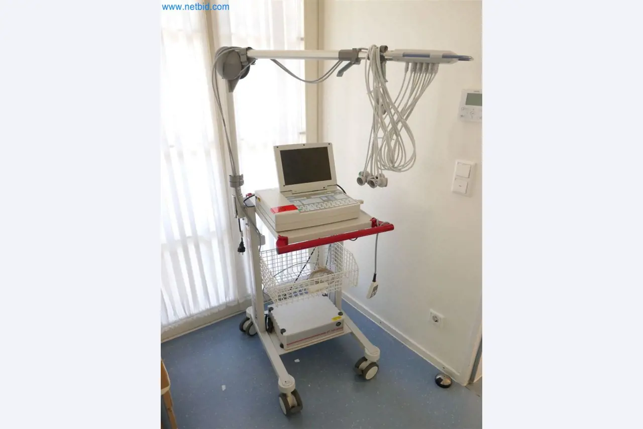 Gepflegte Klinikausstattung-1