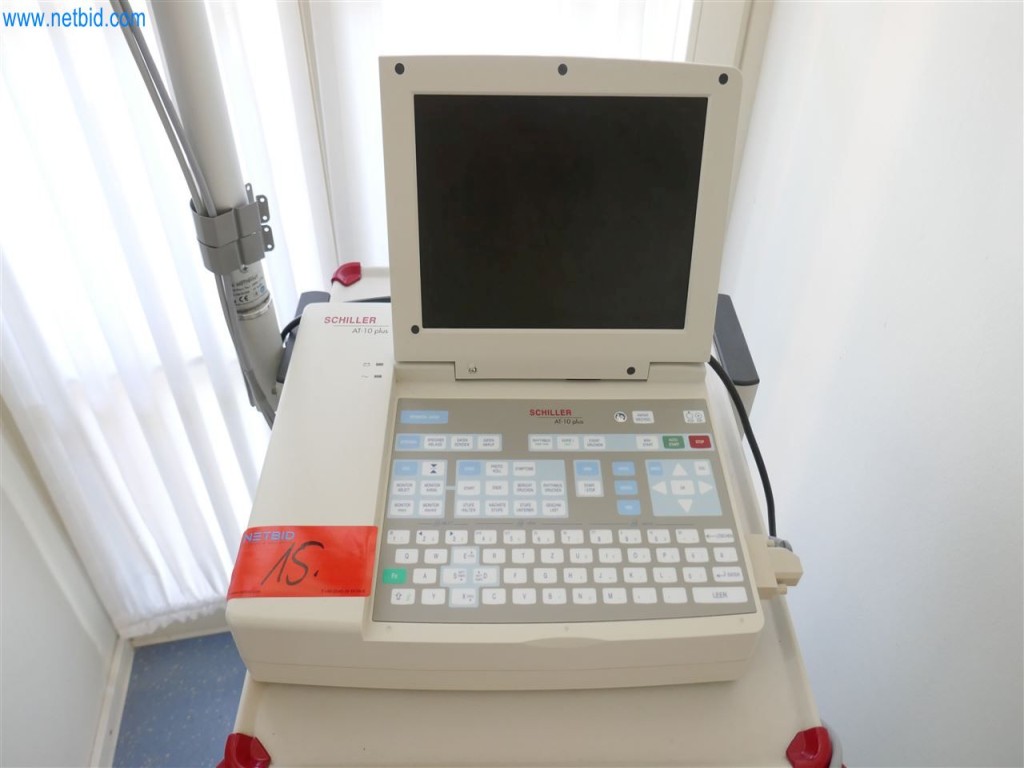 Equipamiento clínico en buen estado-2