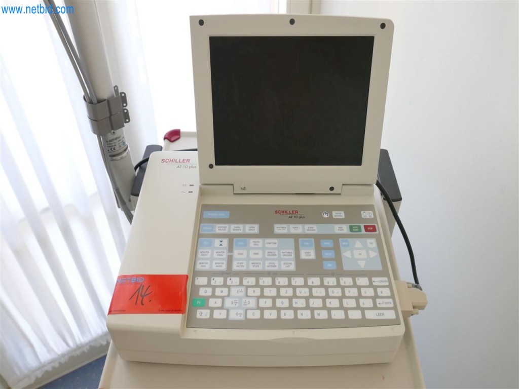 Equipamiento clínico en buen estado-3