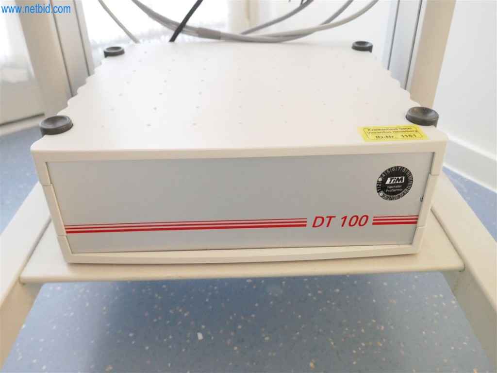 Equipamiento clínico en buen estado-4