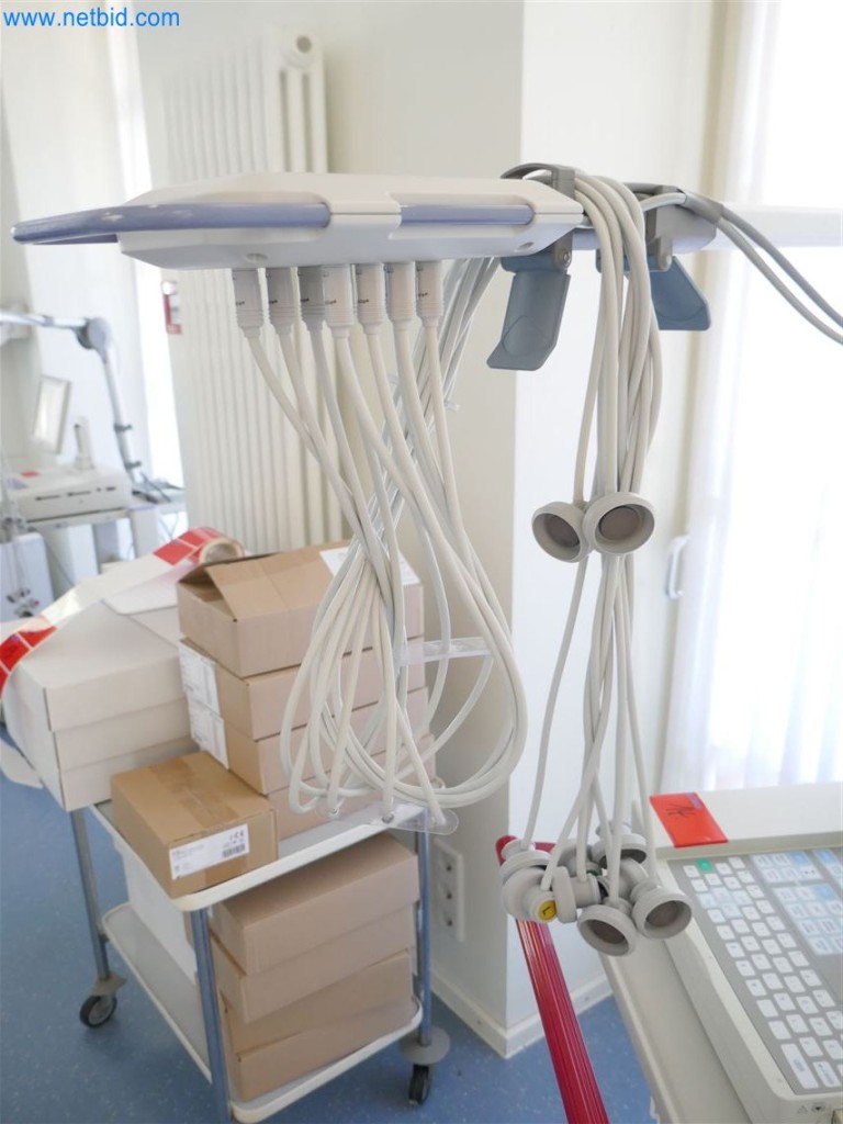 Equipamiento clínico en buen estado-6