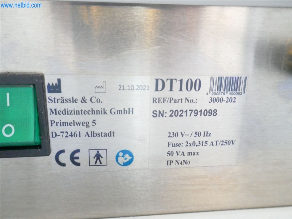 Equipamiento clínico en buen estado-7