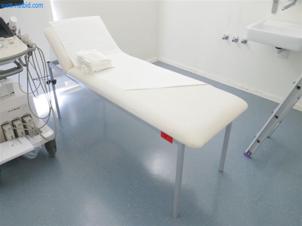 Equipamiento clínico en buen estado-1