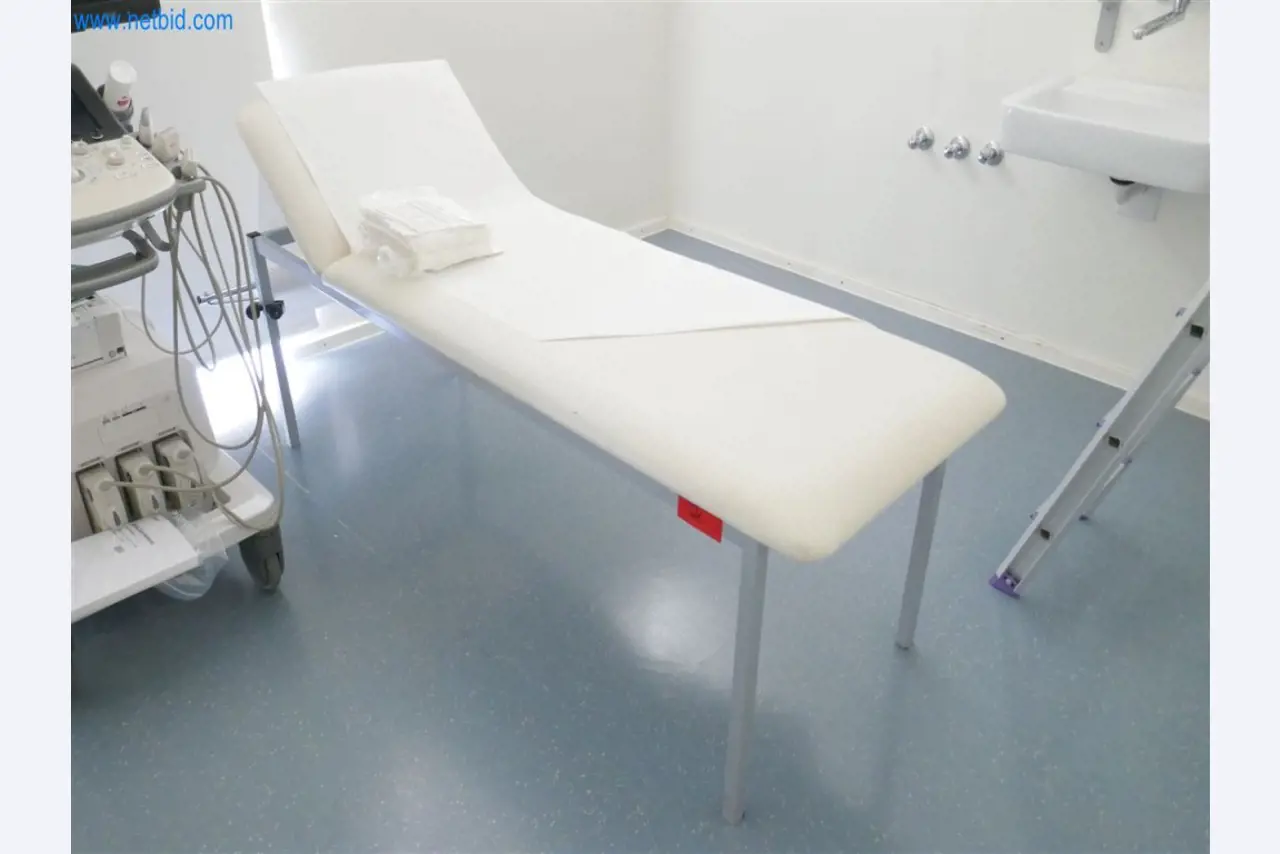 Equipamiento clínico en buen estado-1