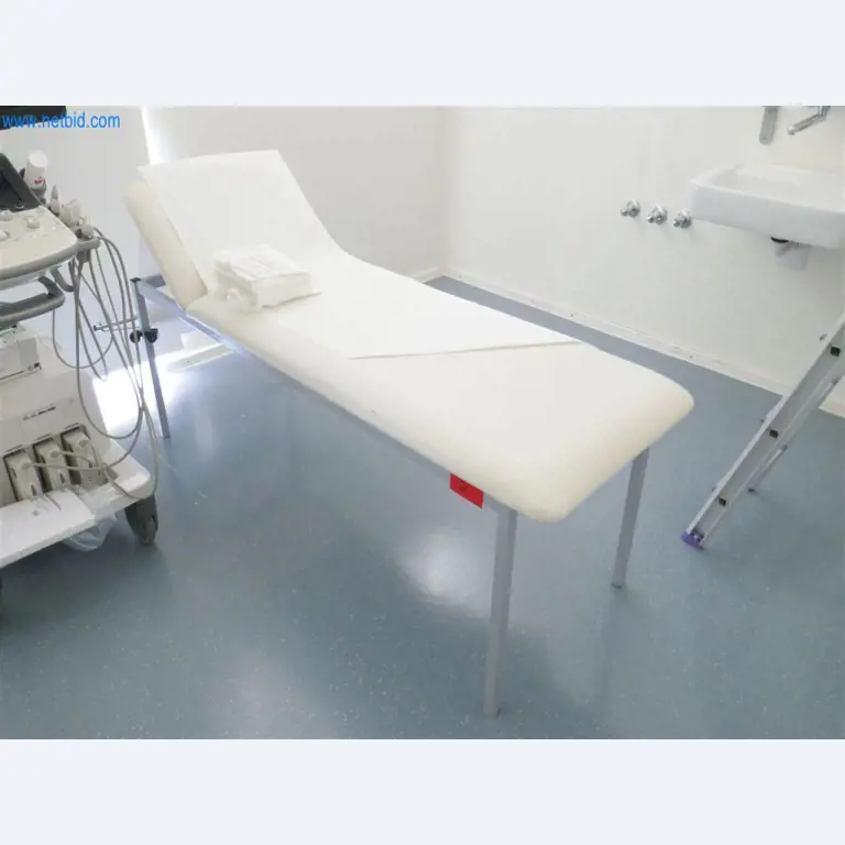 Equipamiento clínico en buen estado-1