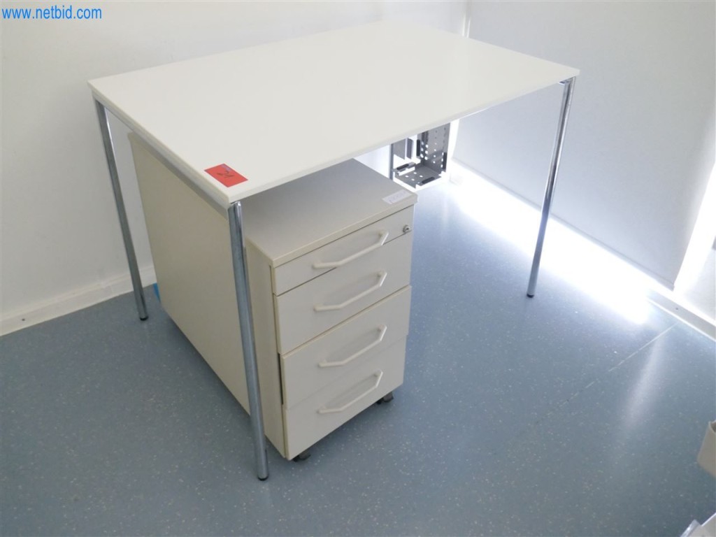 Equipamiento clínico en buen estado-2