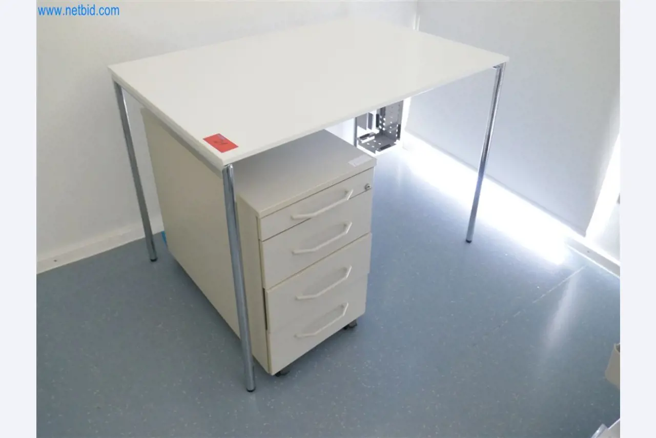 Equipamiento clínico en buen estado-2