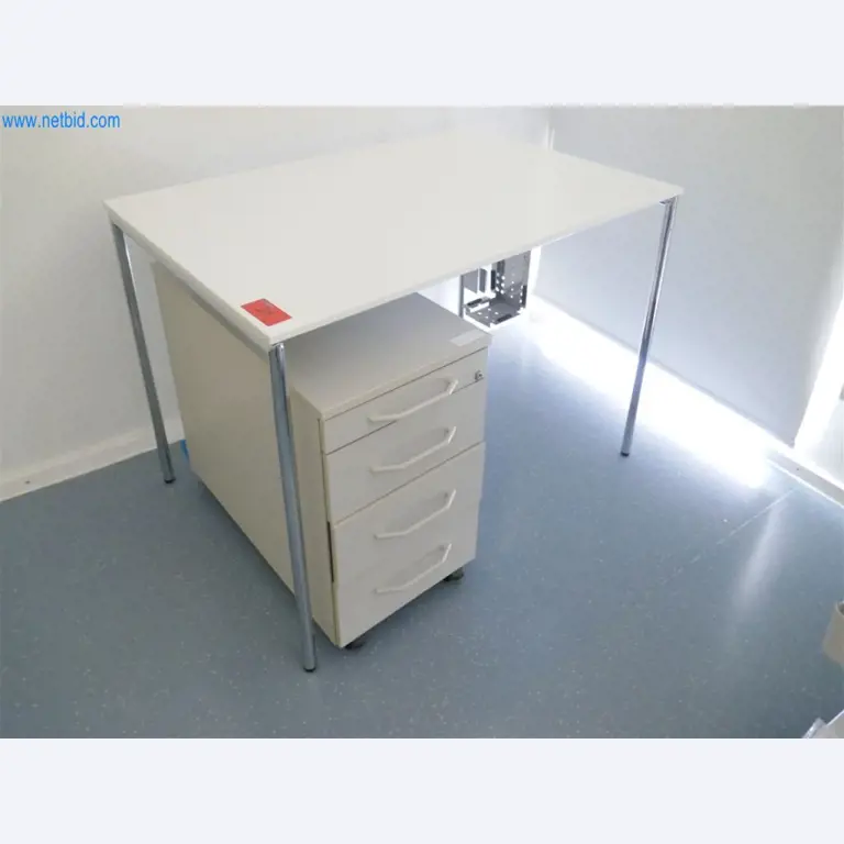 Equipamiento clínico en buen estado-2