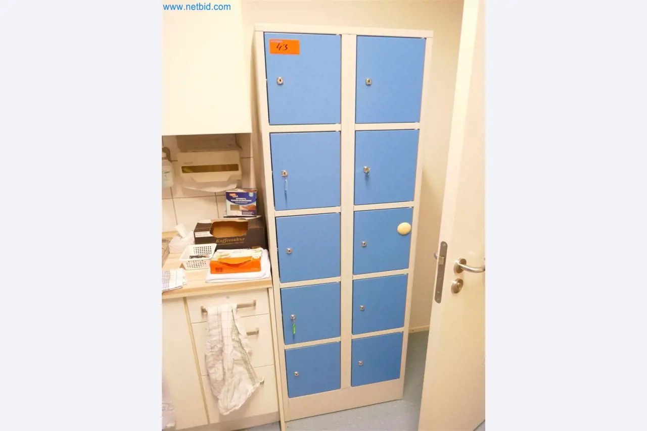 Equipamiento clínico en buen estado-2